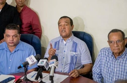 Transportistas piden a Danilo ordenar AFP devuelvan 50% de fondos a trabajadores